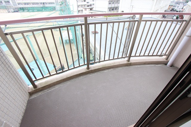 バルコニー　同物件別号室