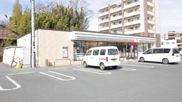 コンビニ　セブンイレブン浜松成子町店（コンビニ）まで300m