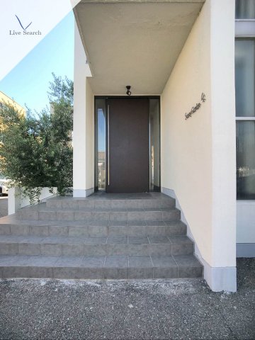 エントランス　落ち着いたエントランスです