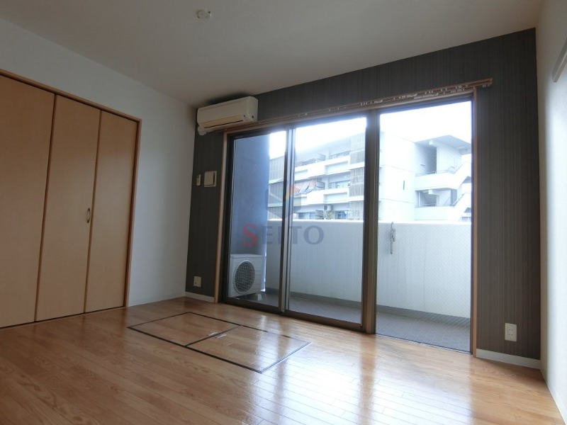 居室・リビング　同間取　別号室