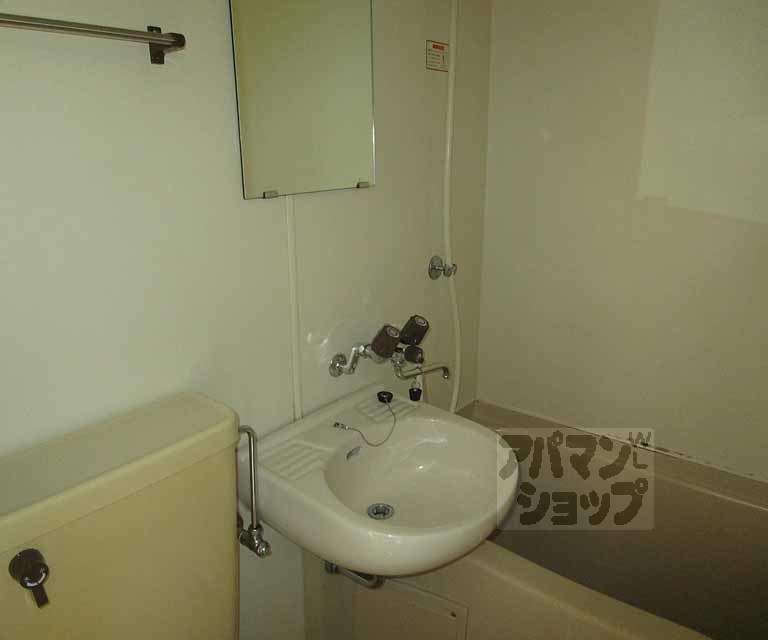 洗面設備　３０５号室の写真です。