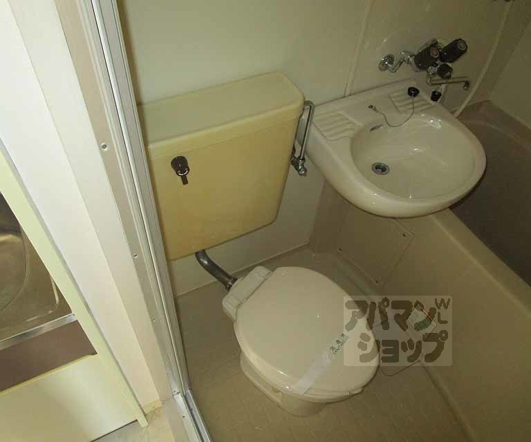 トイレ　３０５号室の写真です。