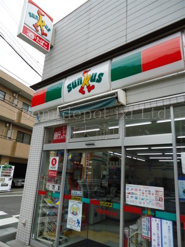 コンビニ　サークルKサンクス（コンビニ）まで674m