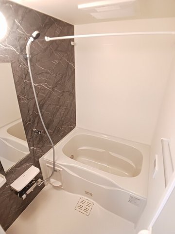 バス・シャワールーム　落ち着いた空間のお風呂です