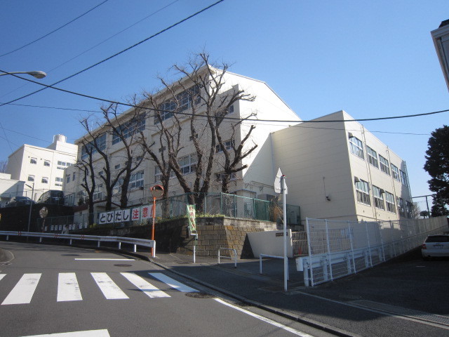 小学校　横浜市立田奈小学校（小学校）まで746m