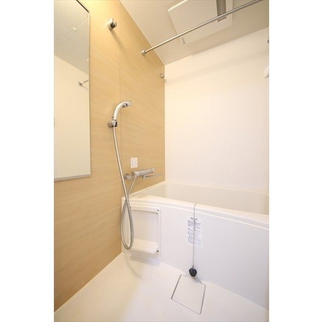 バス・シャワールーム　※同タイプの別のお部屋です。