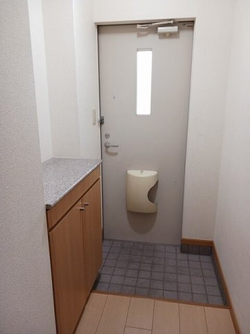 玄関　収納もある玄関です