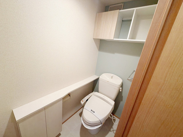 阪神本線 武庫川駅 徒歩10分 2階建 築16年のトイレ写真