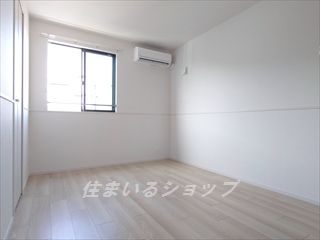 その他部屋・スペース　寝室にもエアコンあり