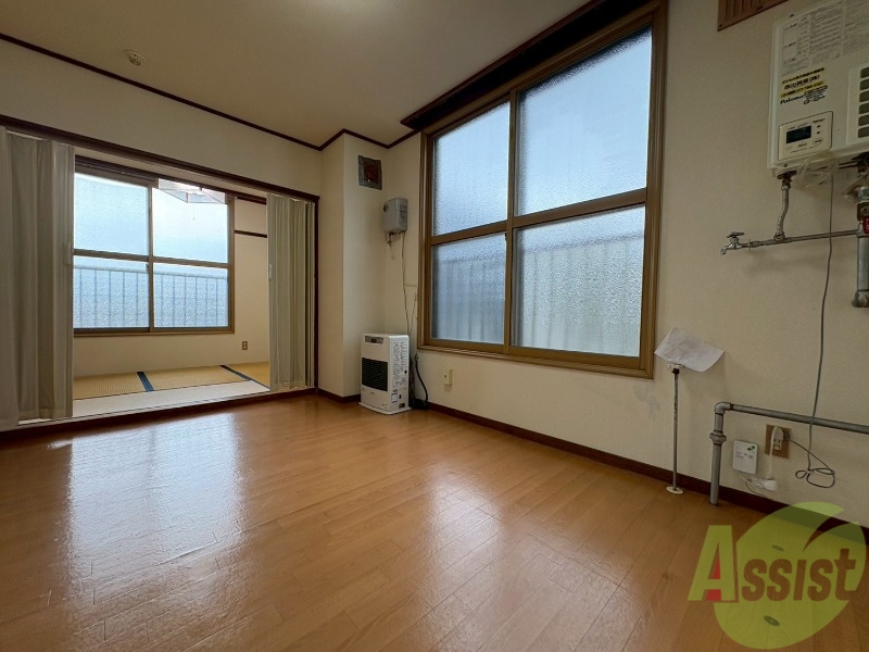 居室・リビング　広くてキレイなお部屋が広がっていて、充実した生活が送れそう。