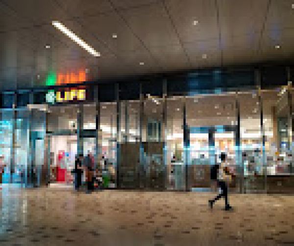 スーパー　ライフムスブ田町店（スーパー）まで705m
