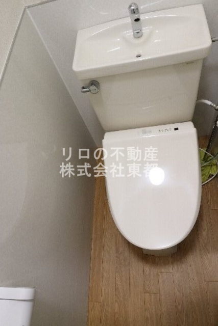 トイレ　洗浄・暖房便座付です！