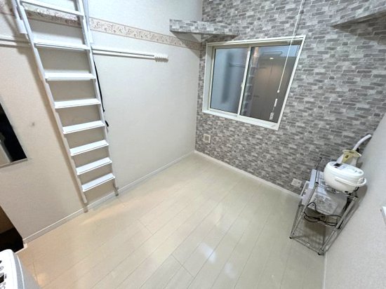 居室・リビング　別部屋反転写真
