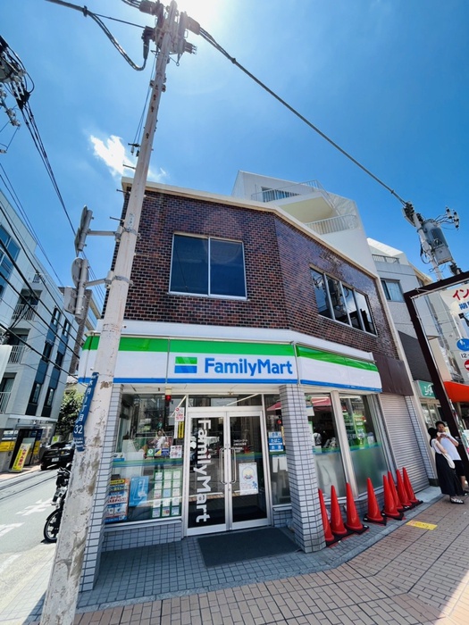 銀行　三菱ＵＦＪ銀行（銀行）まで300m