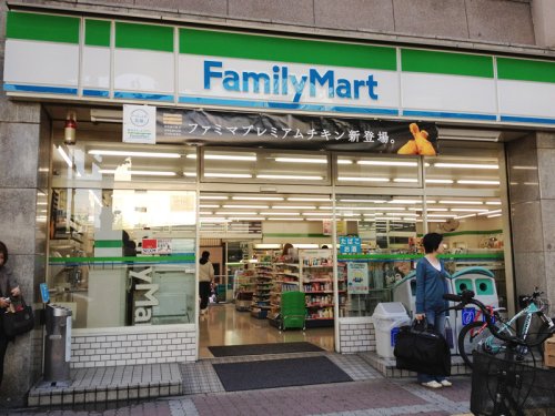コンビニ　ファミリーマート阿波座西本町店（コンビニ）まで361m