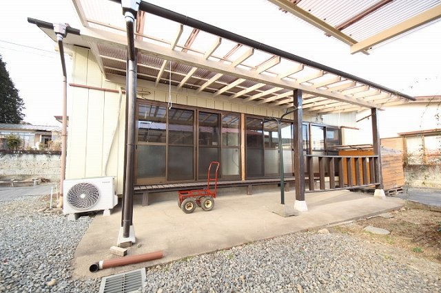 建物外観　雨ざらしにならない軒あり