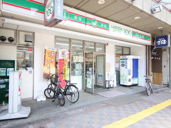 コンビニ　ローソンストア100（コンビニ）まで256m