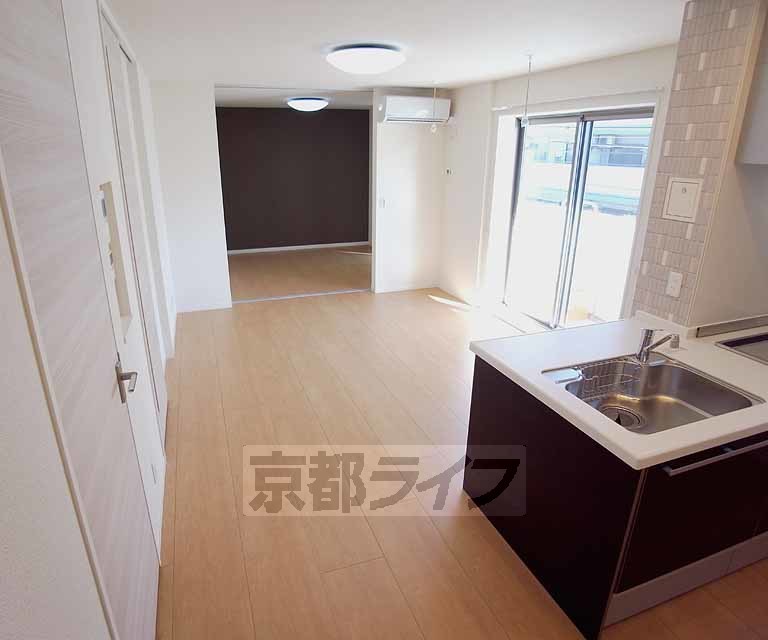 居室・リビング　広々リビング、明るいお部屋です！
