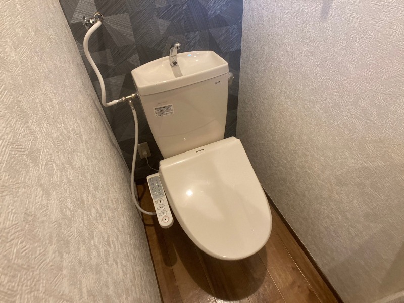 トイレ　こちらはトイレです。清潔感があり、安心して使用できます。