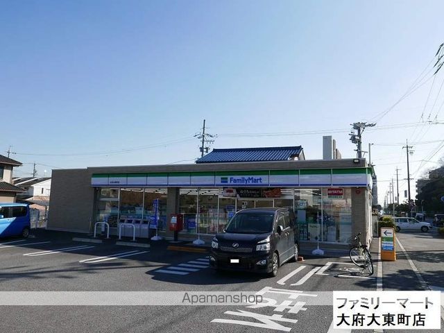 コンビニ　ファミリーマート（コンビニ）まで607m