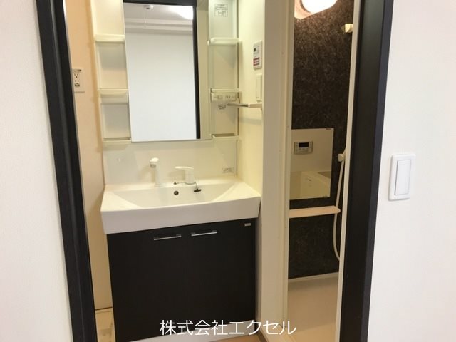 洗面設備　洗髪洗面化粧台です。
