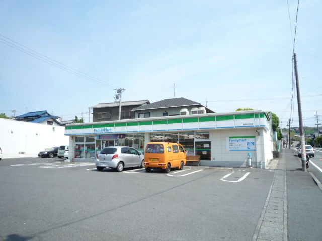 コンビニ　ファミリーマート（コンビニ）まで650m