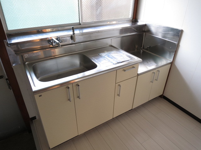 キッチン　別部屋の写真になります。