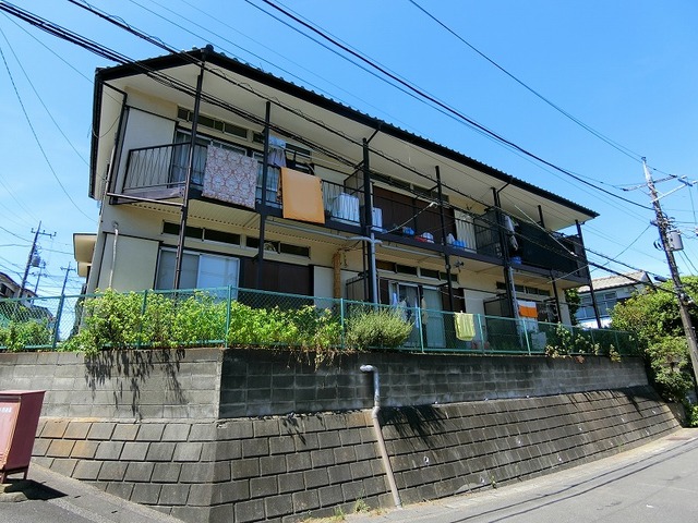 建物外観　★高台に立地し日当たり良好★