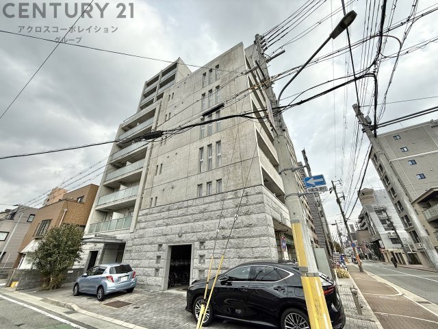 建物外観　オートロックで外部の人間が簡単に出入りできないため安心です。
