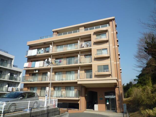 建物外観　駅から徒歩４分