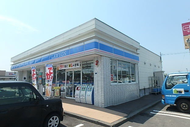 コンビニ　ローソン苫小牧白鳥店（コンビニ）まで393m