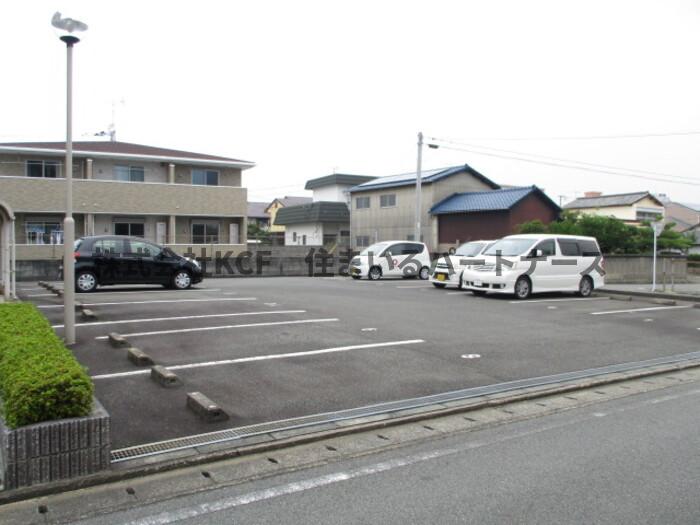 駐車場　車をお持ちの方に嬉しい駐車場付きの物件です
