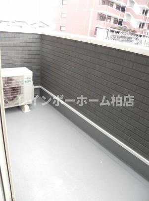 バルコニー　開放的で明るい空間を演出してくれるバルコニーです