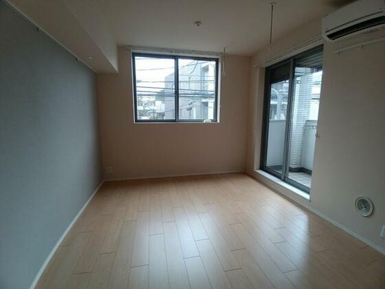 イゼルローン中野の居間写真