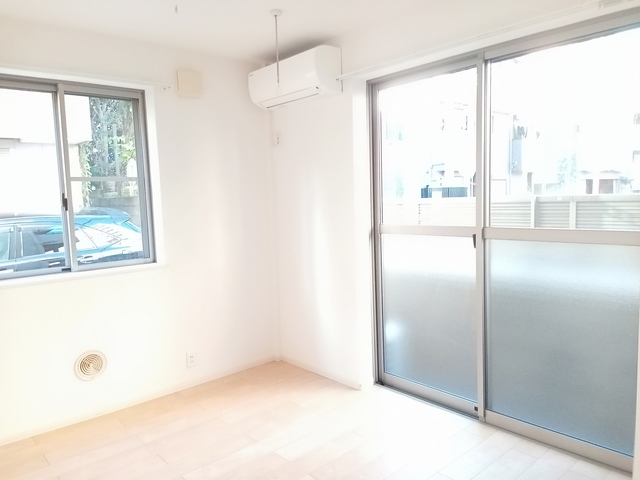 居室・リビング　★２面窓の角部屋です★