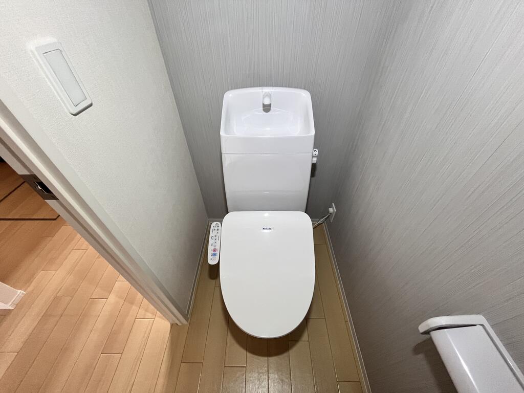 トイレ　※同施工会社モデル写真