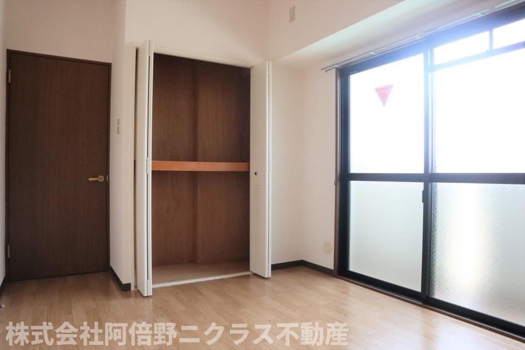 収納　内装は別部屋の参考写真です。