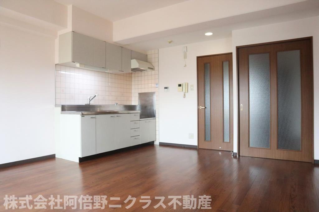 居室・リビング　内装は別部屋の参考写真です。