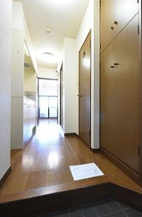 玄関　参考写真：別部屋タイプ