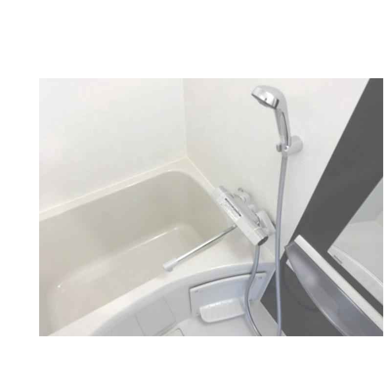 バス・シャワールーム　セパレートタイプでゆっくり浸かれそうですね。
