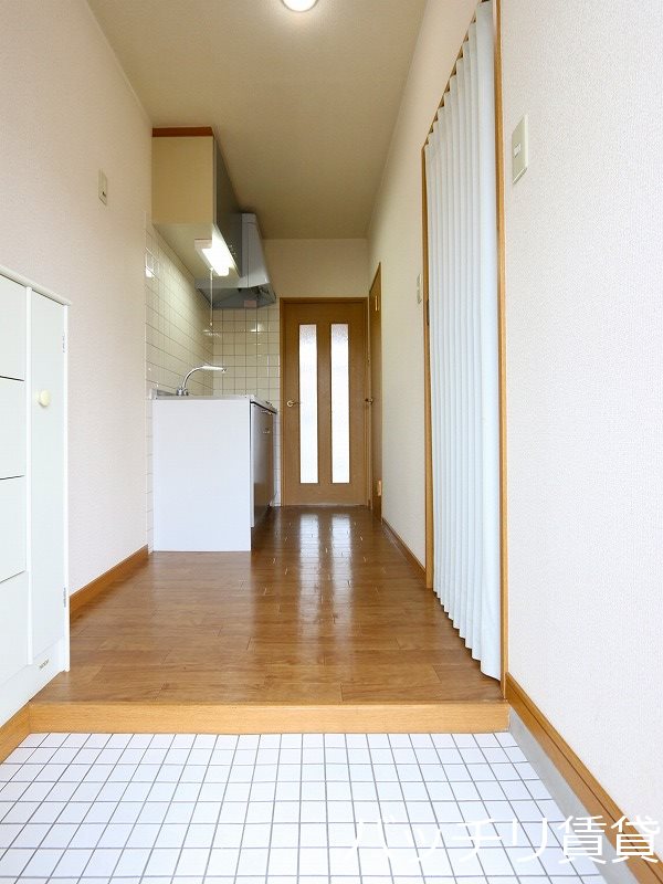 玄関　別号室の画像。現況を優先します。