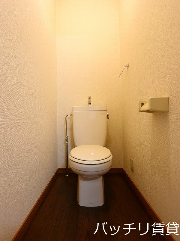 トイレ　別号室の画像。現況を優先します。