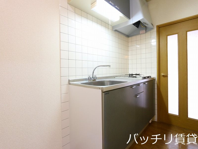 キッチン　別号室の画像。現況を優先します。