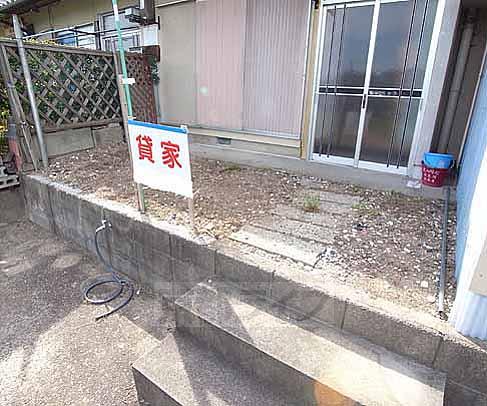 庭　玄関前です。