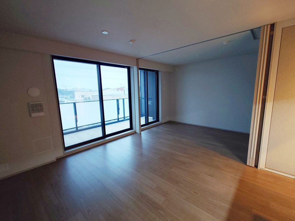 居室・リビング　同物件別部屋写真