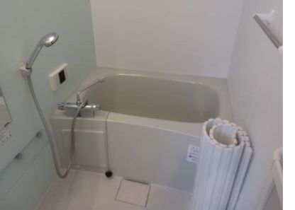 バス・シャワールーム　コンパクトで使いやすいお風呂です