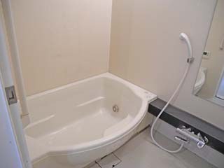 静岡市葵区 3階建 築20年の風呂写真