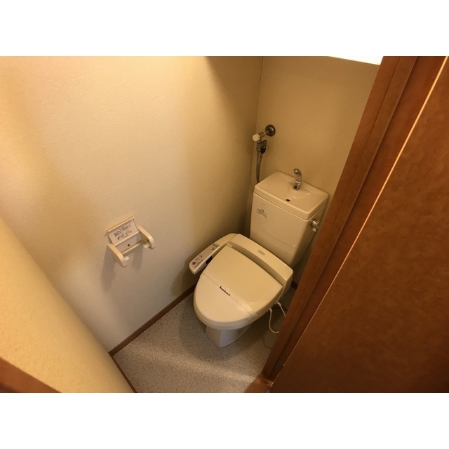 【レオパレスバンフィーIIのトイレ】