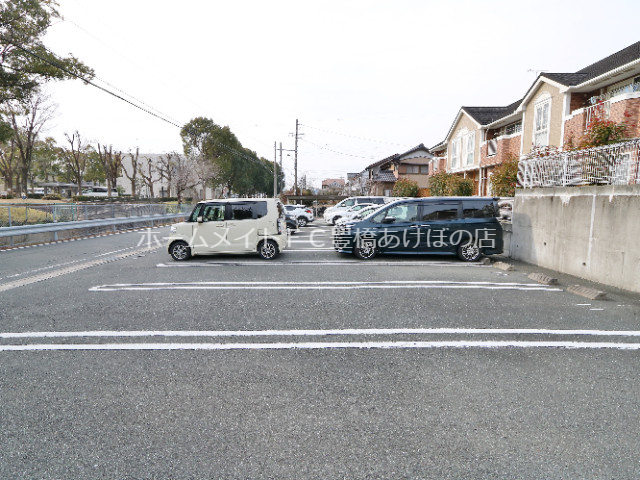 【プロムナード　牛川通　Ｂの駐車場】