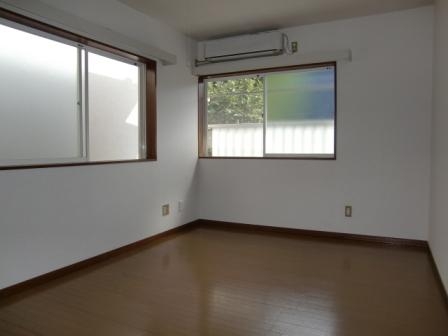 居室・リビング　2面に窓のある角部屋です